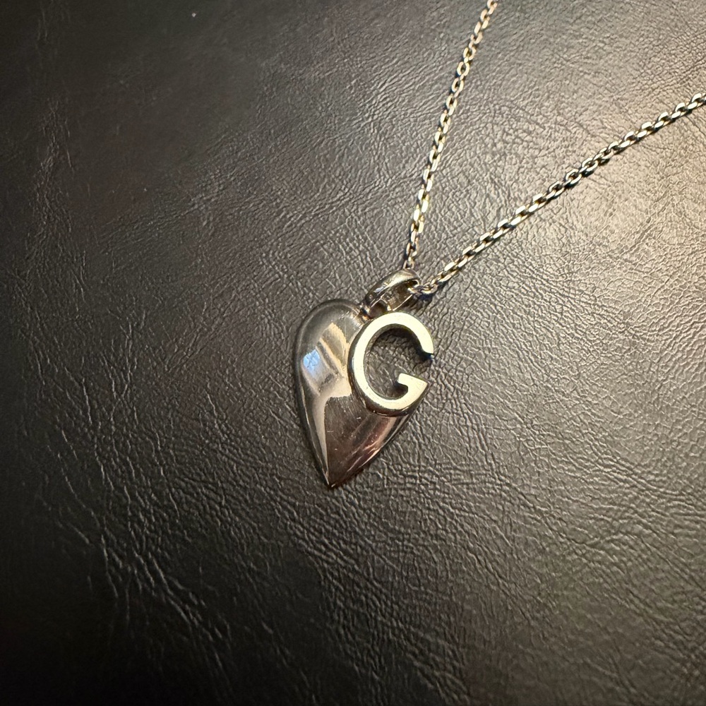Gucci Silver Heart & 'G' Pendant Necklace - Picture 2 of 4